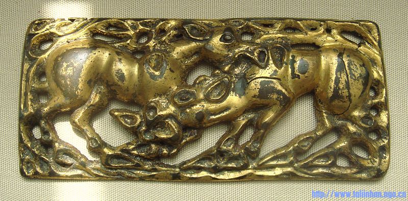 800px-BeltBuckleOrdos3-1CenturyBCE3.jpg